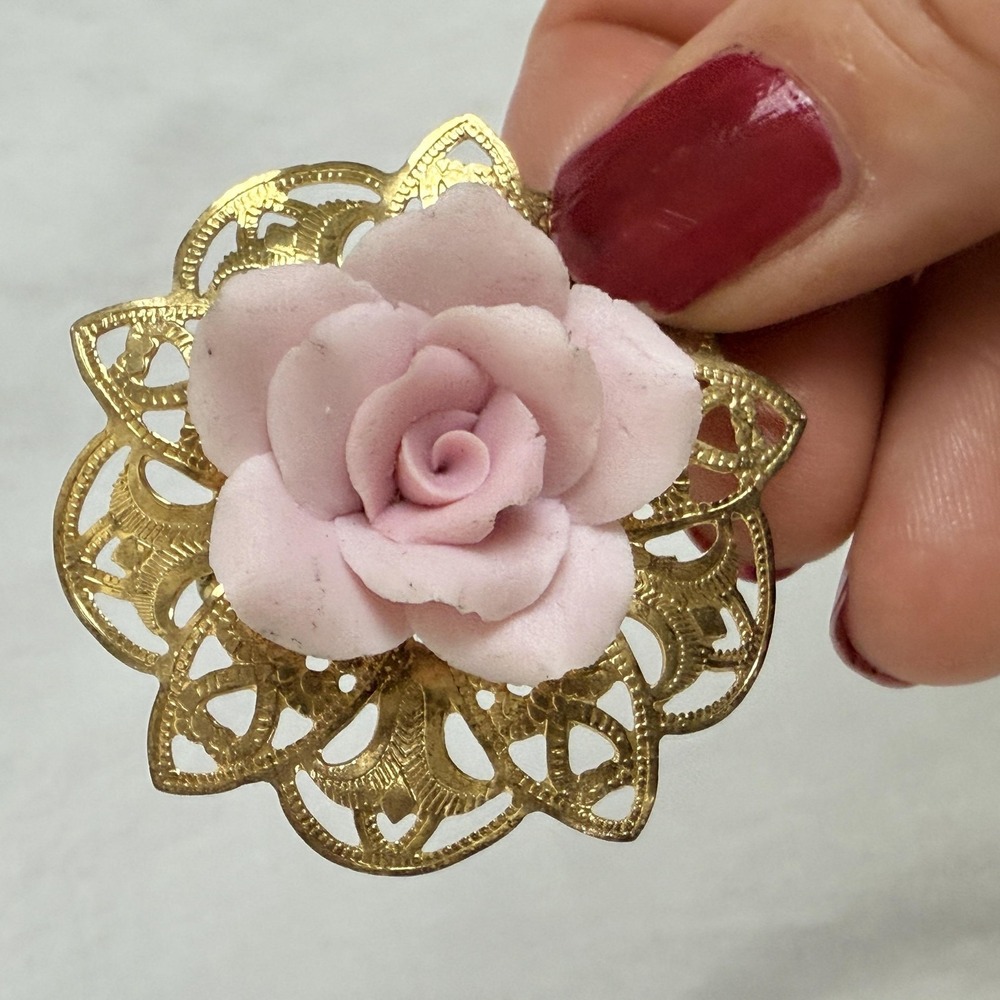 Vintage Light Pink Porcelain Rose Gold Tone Filigree Flower Brooch Pin Jewelry